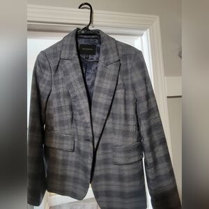 Banana Republic Charcoal & Dark Blue Checkered Suit Sz 10